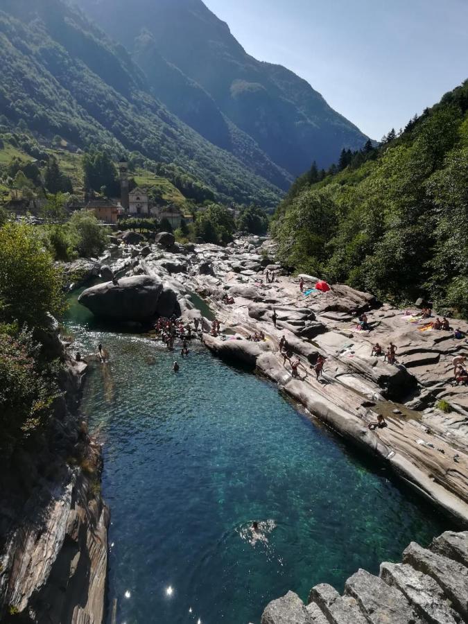 Giardino Apartman Porto Valtravaglia Kültér fotó