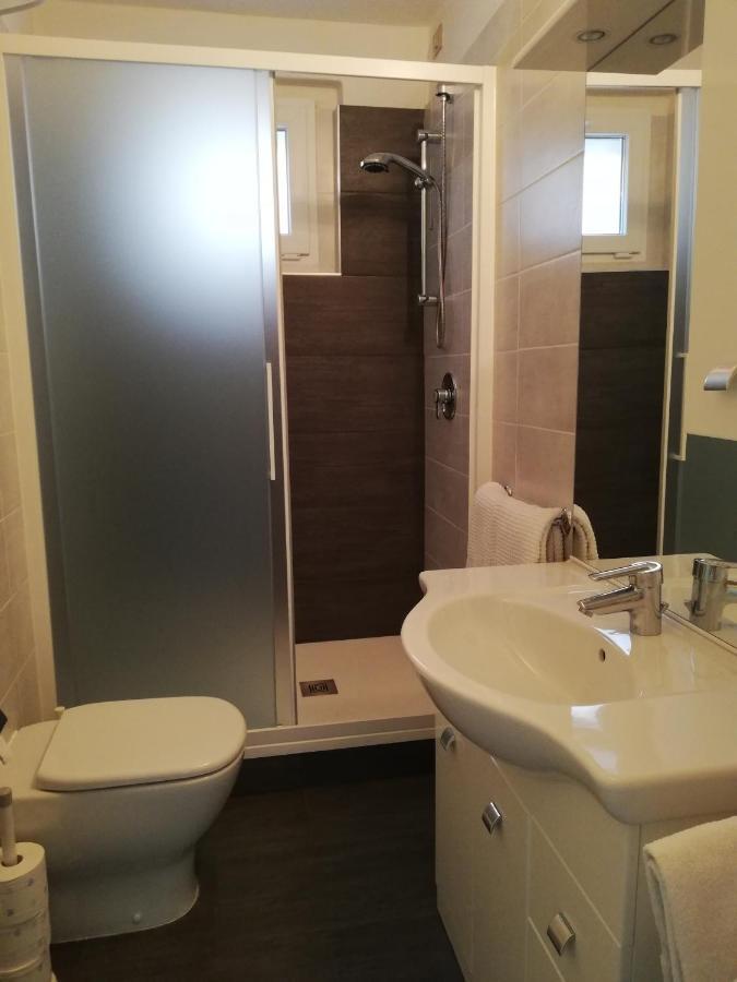 Giardino Apartman Porto Valtravaglia Kültér fotó