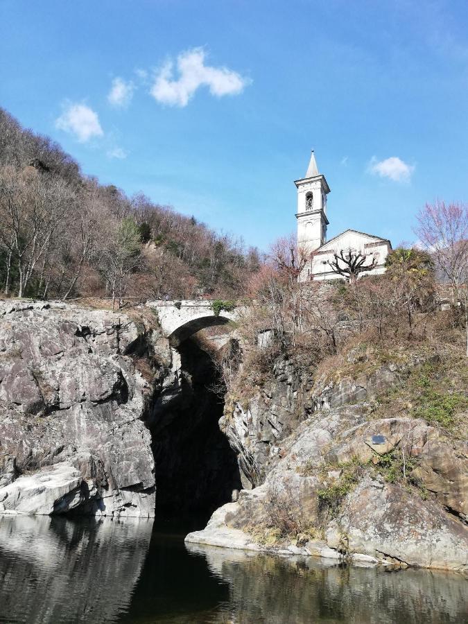 Giardino Apartman Porto Valtravaglia Kültér fotó